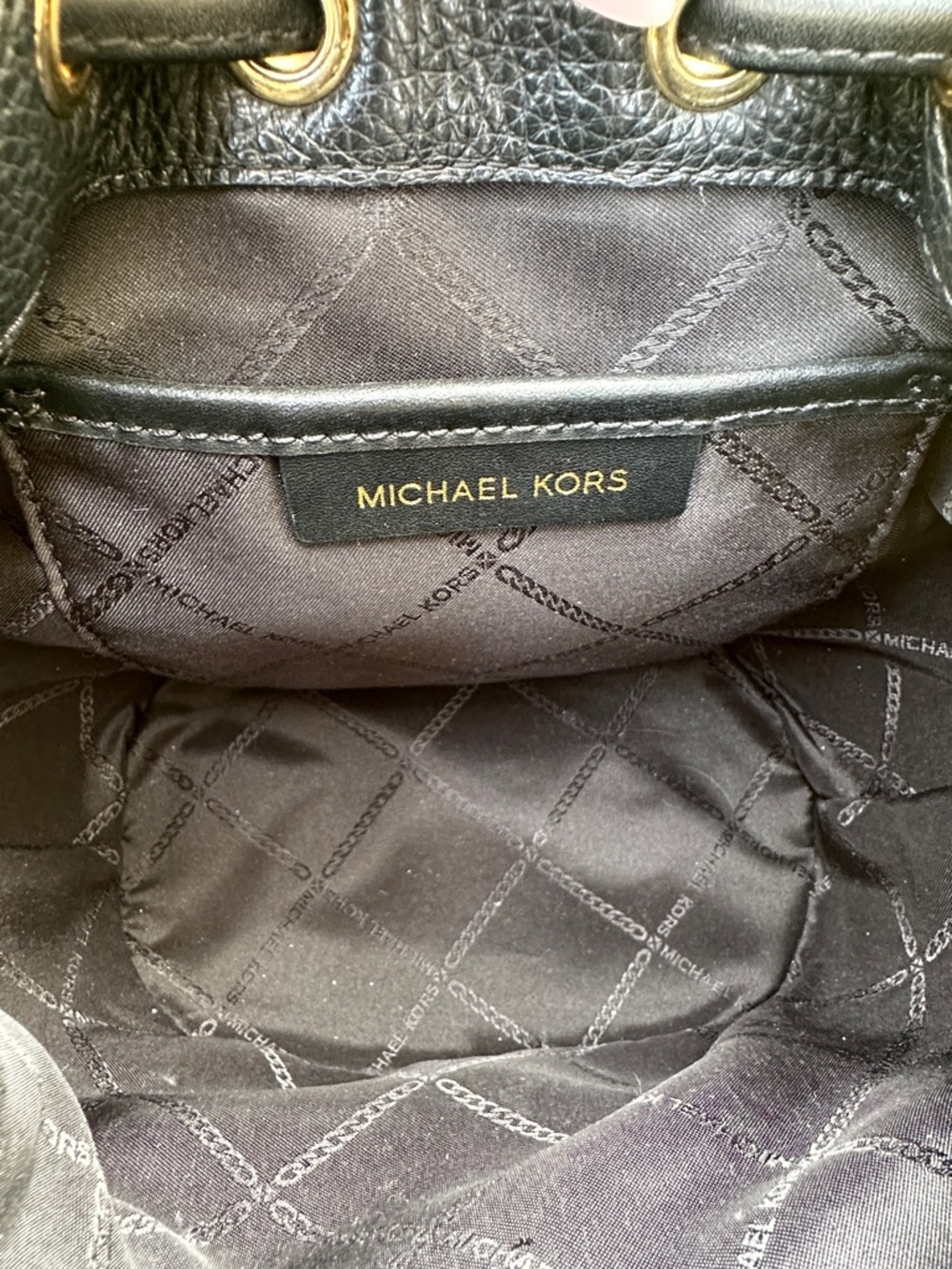 Michael Kors Devon Medium Bucket Bag in black pebbled leather black - Picture 10 of 15